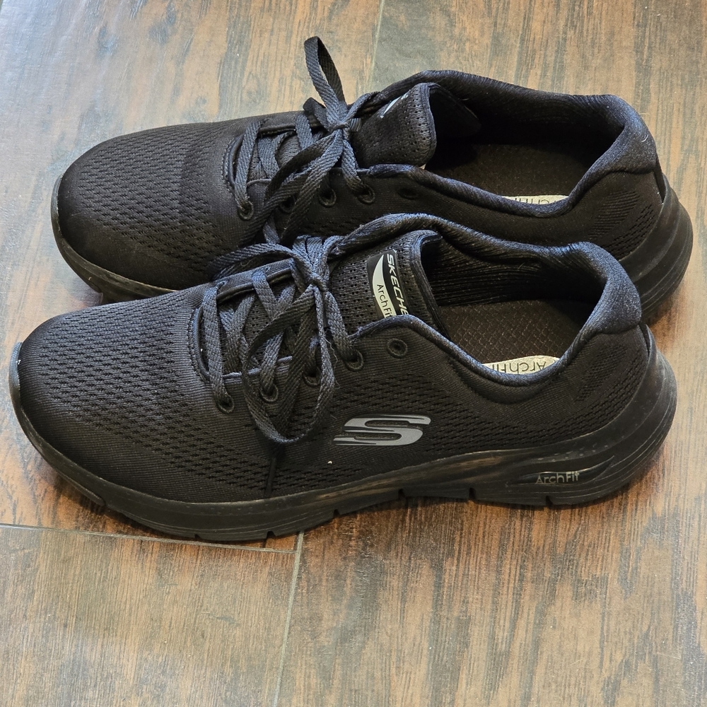Skechers Black Arch Fit Sneakers - Picture 4 of 9